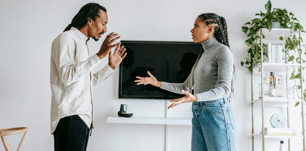 Altijd ruzie en verwijten in je relatie? Zo doorbreek je negatieve patronen